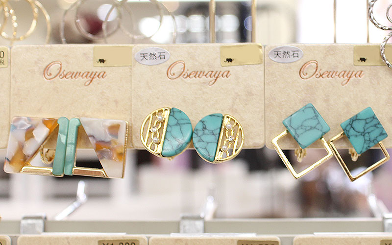 ヘアアレンジと合わせてピアスもチェック♪ ヘアアレンジと合わせてピアスもチェック♪