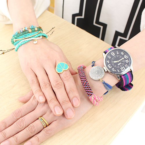 ブレスレットは重ね付けが◎ ブレスレットは重ね付けが◎