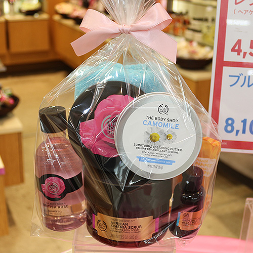 ブルー フェイス&ボディケアセット 8,100円(税込) ブルー フェイス&ボディケアセット 8,100円(税込)